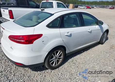 2015 Ford Focus Se z USA, uszkodzony, nr VIN 1FADP3F26FL316636